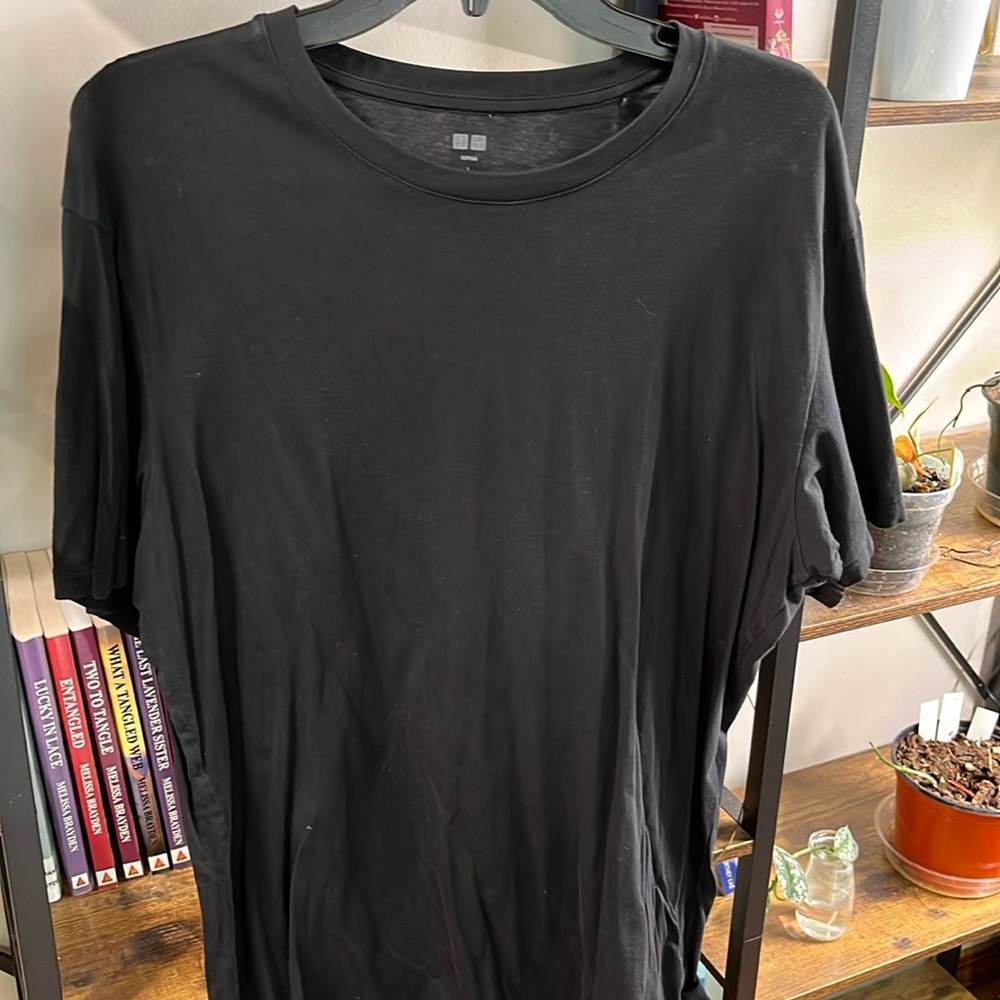 Black t shirt